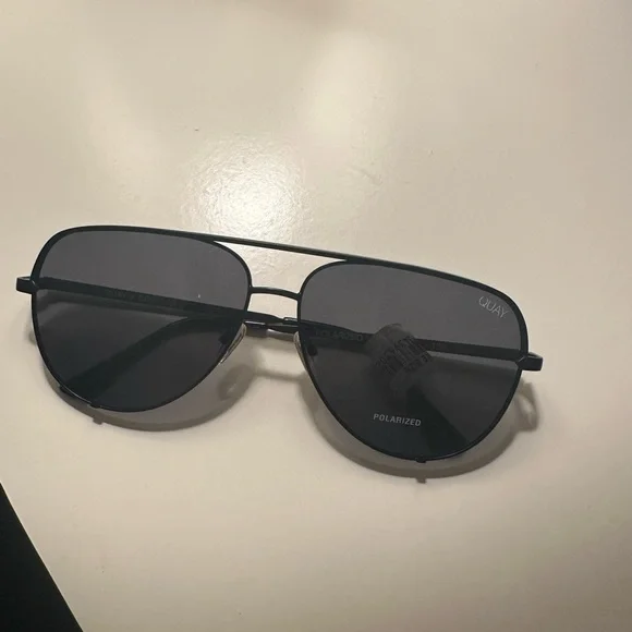 Quay Australia | Accessories | Quay Australia Black Aviator  display picture 2